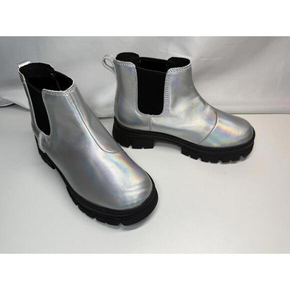 UGG Boots Youth Size 1 Silver Holographic Chelsea Lug Sole Pull-On 1157610K - Picture 1 of 10